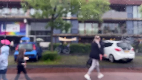 Selective focus.Drops of raine on windshield. Vídeos de archivo 135418314