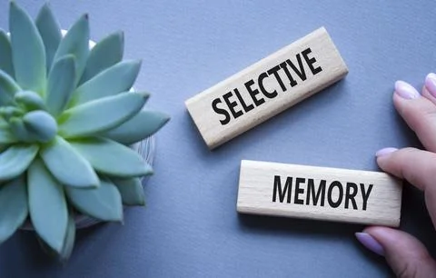 Selective Memory symbol. Concept word Selective Memory on wooden blocks. Do.. 스톡 사진