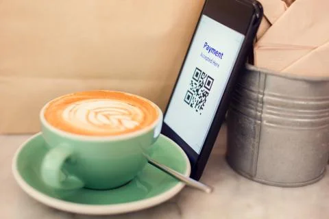 Selective  payment QR code tag on smartphone with coffee in coffee shop or re Stockfoto's