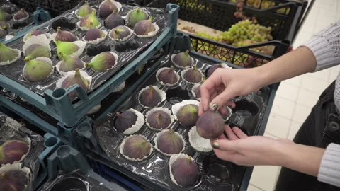 Selects the figs on the market Stockbeeldmateriaal 95401710
