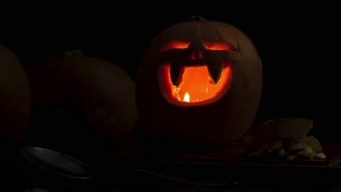 Self carving halloween pumpkin (stop motion) Stock Footage 163239931