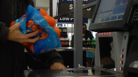Self check out at walmart Vídeos de archivo 45289503