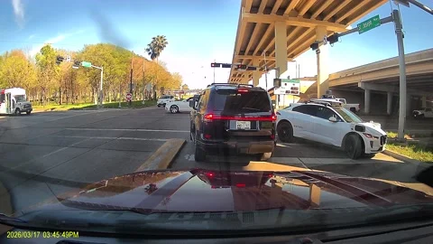 Self-Driving Car Attempts to Enter HOV Lanes Going the Wrong Direction, Houston, Stockbeeldmateriaal 331825424