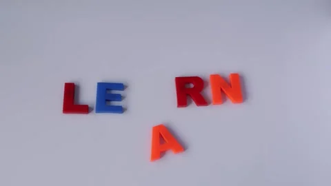 Self-Forming Learn Text – E-Learning Concept Stop Motion 4K 16fps Vidéo 328584354