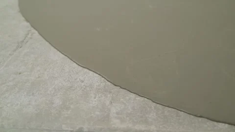Self-leveling floor on a concrete surface close-up. Vídeos de archivo 260878332