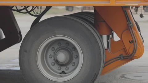 A self-propelled modular transporter drives out of the factory gate and carries Видео 313331463