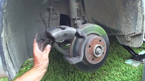 Self-repair of the brake disc of the machine. 스톡 동영상 94173067