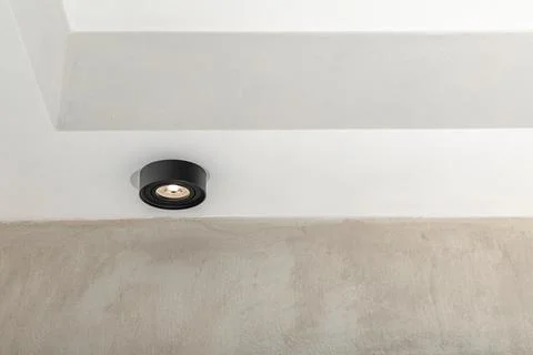 Self-replacement of a burnt-out LED bulb, black surface-mounted fixture sus.. Foto stock