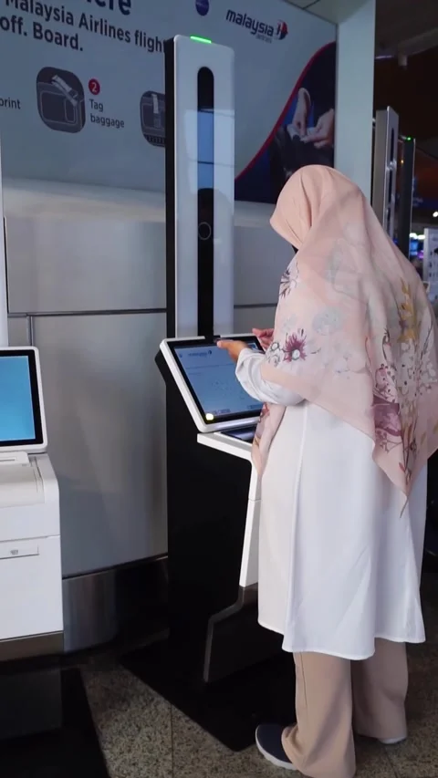 Self service kiosk Stock Footage 320209348