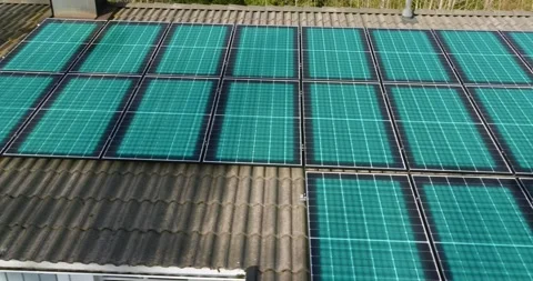 Self-sufficient home uses solar cells to lower the cost of living - Motion Vídeos de archivo 243591422