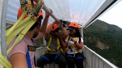Selfie in a tourist cable car with friends laughing and excited in the highlands 库存影片 198770569