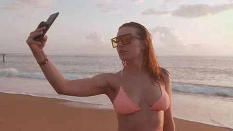 Selfies at the beach Video stock 168796101