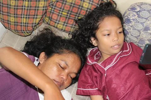 SELFIES ON THE BED Fotos Stock