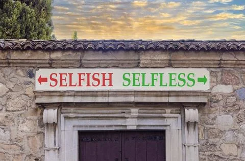 Selfless instead selfish words symbol. Concept words Selfless Selfish on beau Fotos de archivo
