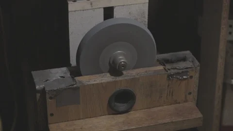 Selfmade rotary sanding machine is being operated Vidéo 106264928