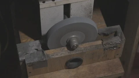 Selfmade rotary sanding machine is being operated Vidéo 106265023