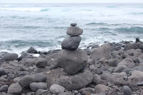 Selfmade stone tower at the coast Foto stock