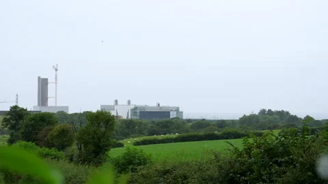 Sellafield nuclear power station pan in summer rain Vídeo Stock 256293758