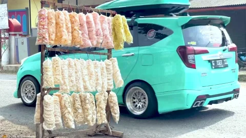 Selling crackers on the side of the road Stock Footage 235790261