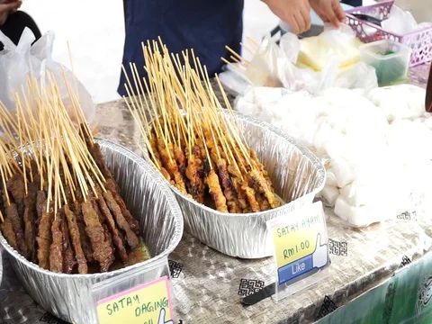 Selling satay Stock Footage 120991313