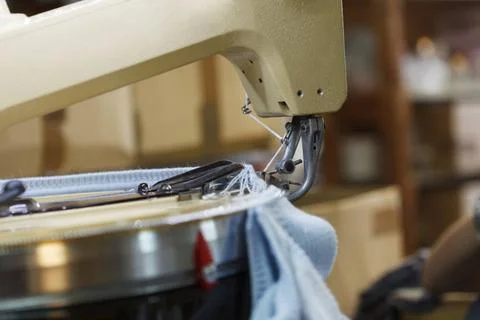 Semi-automatic machine for knitting clothes Image of semi-automatic machin... Fotos de archivo