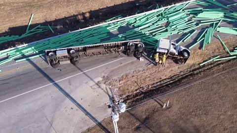 Semi crash 库存影片 221879407