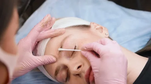 Semi-permanent makeup for eyebrows. Close-up. Microblading Vídeos de archivo 149008323