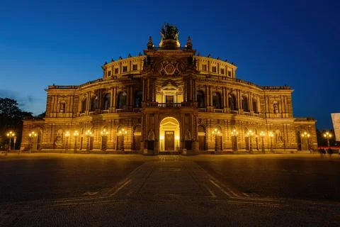 Semperoper opera building at night in Dresden Stock Photos