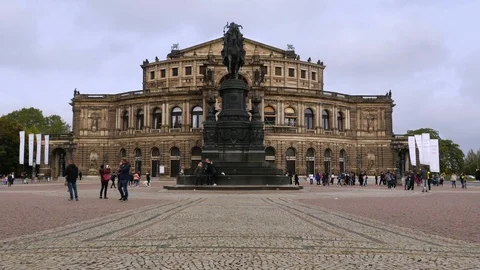 The Semperoper at Theaterplatz in Dresden 스톡 동영상 119863037