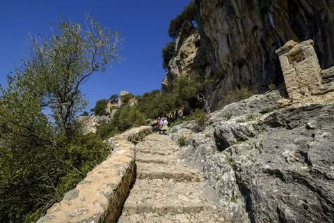 Senda del Castillo de Alar , ubicado en el Puig d'Alar, con una altitud de 82 Stock Photos