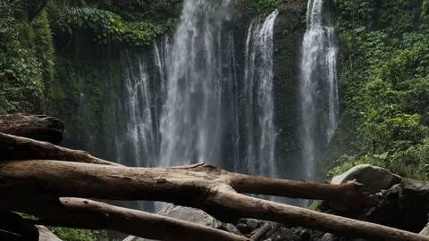 Sendang Gile Waterfall 库存影片 126996464