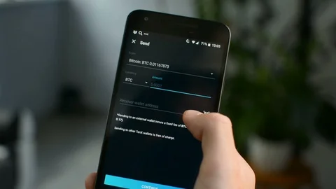 Sending funds using Bitcoin cryptorcurrency with mobile phone app 스톡 동영상 103197983