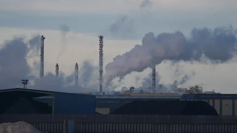 Sending pollutants into the atmosphere Vídeo Stock 145878427