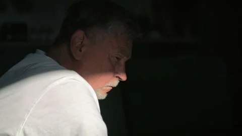 Senior caucasian man with mental problem sitting in darkness Stock-Footage 218720586