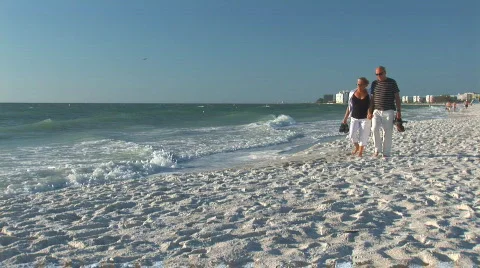 Senior couple on beach Video stock 344394