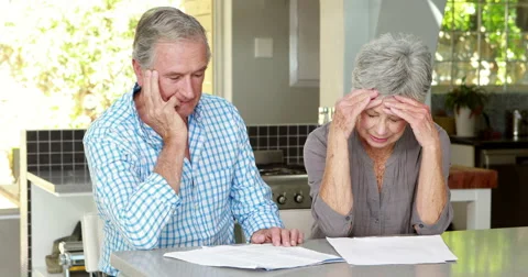 Senior couple counting bills Stock-Footage 60638071