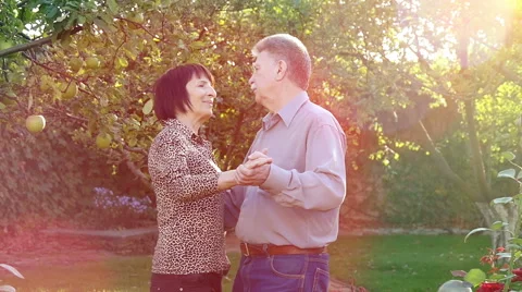 Senior Couple Dancing In A Garden 動画素材 55907693