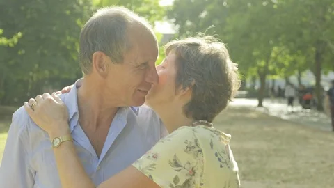 Senior couple looking at the camera and kissing Video stock 93667009