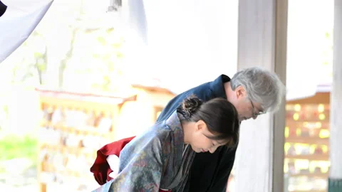 Senior couple praying Stock Footage 160130361