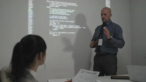 Senior Developer Making Presentation Video stock 171066631