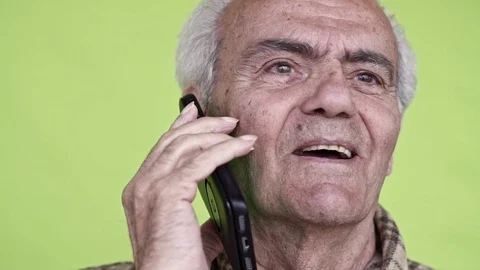 Senior Elderly Happy Man talking on smartphone, Close up Slow Motion Video 库存影片 105972871