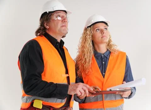 Senior engineer explaining to his young and cute blonde apprentice Foto stock