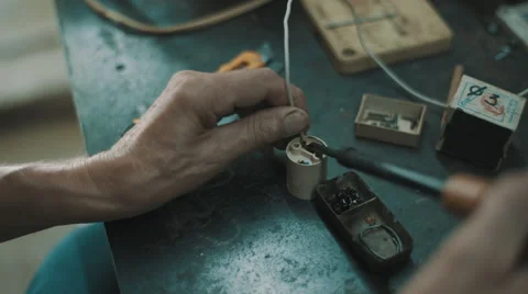 Senior engineer working in garage Vídeo Stock 66576230