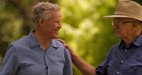 Senior friends smiling. Vidéo 88368686
