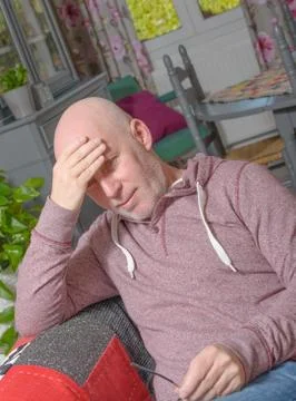 A senior has a headache Stock-Fotos