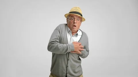 Senior having a heart attack Vidéo 77230289