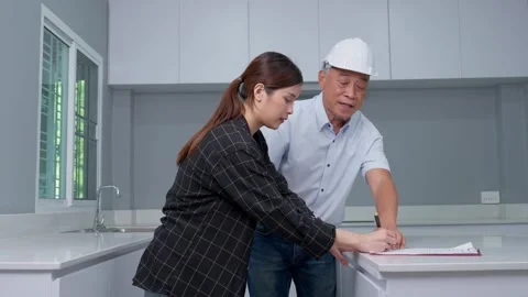 Senior home inspector checking home defects and teaching young engineers, b.. Stock Footage 263818450