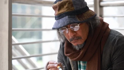 Senior homeless artist painting to make money on street. Stock Footage 101381663
