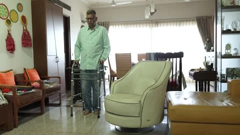 Senior indian man walking with the help of walker at home. Healthcare. 4k Vidéo 321627248