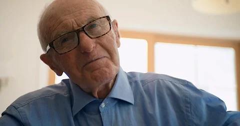 Senior man laughing. Vidéo 88374561